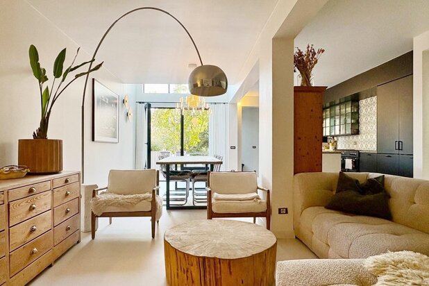 Buitengewoon royaal herenhuis centrum Gent met verwarmd buitenzwembad.