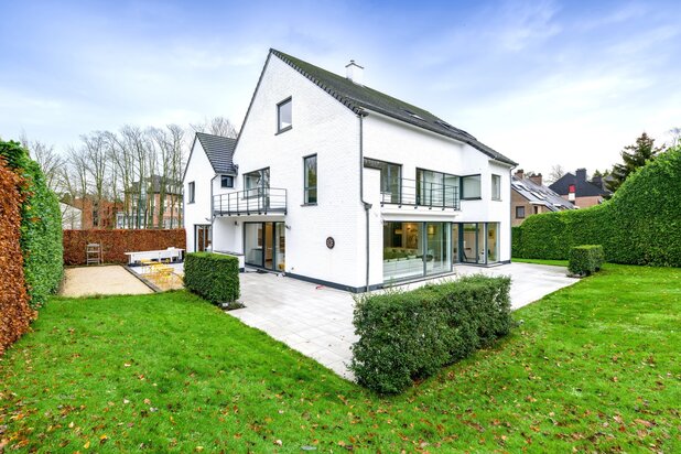 Prince Baudouin, uitzonderlijke villa op een perceel van ± 16 are