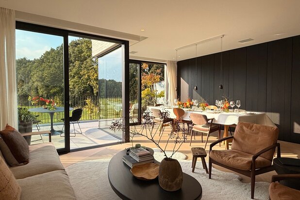 Zonnig luxueus afgewerkt appartement met weids uitzicht!