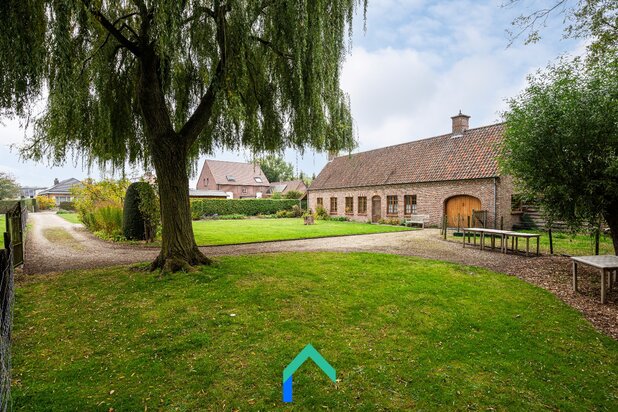 Charmante, instapklare hoeve op ruim perceel in Merendree