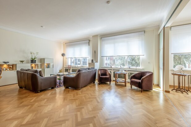 Appartement rénové avec 3 chambres et bureau