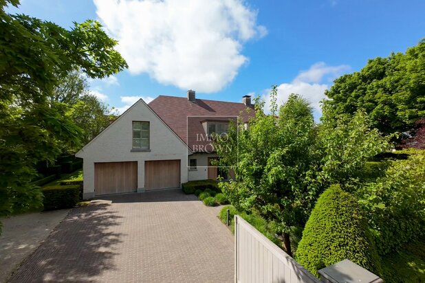 Ruime villa met tuin, zwembad en garage in Knokke Het Zoute