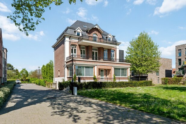 Luxueus herenhuis met handelsruimte te Geel