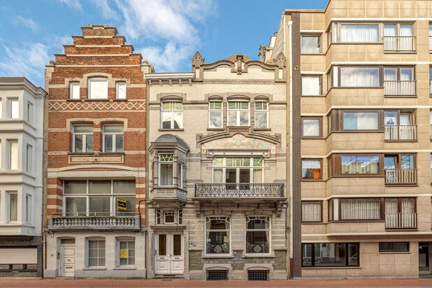 Exclusief Burgerhuis in art nouveaustijl, aan de zee.