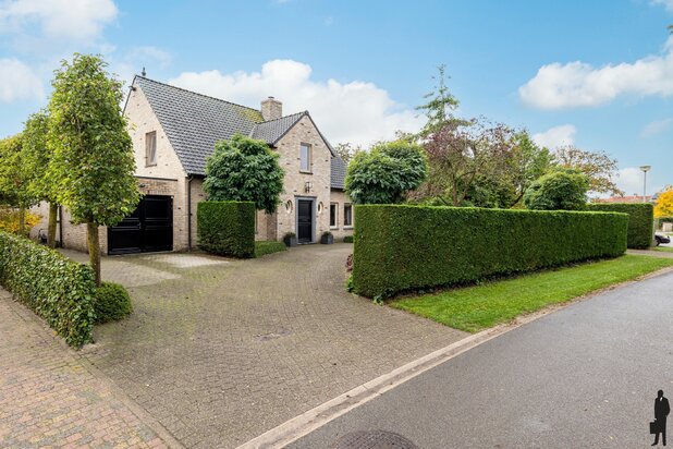 Vrijstaande woning uit 1999 op ca. 1.000m² nabij NL grens.