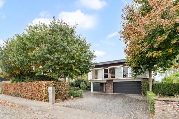 Authentieke architectenwoning op 2500m² te koop in Diksmuide