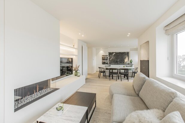 Appartement entièrement rénové avec vue frontale sur le lac