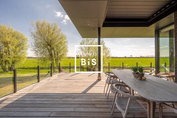 Uitzonderlijk,volledig gerenoveerde hoeve op een terrein van 2.913m² met luxueuze afwerking op fietsafstand van de zee aan het Zoute