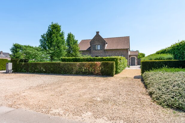 Villa spacieuse avec espace prof. dans une rue en impasse!