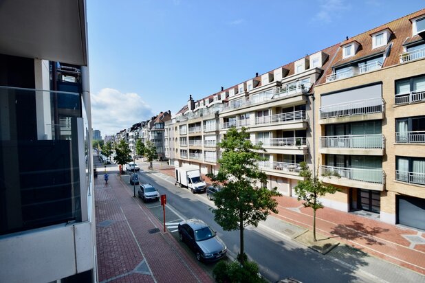 Instapklaar appartement gelegen op een centrale ligging te Knokke, vlakbij de winkels en de zee.