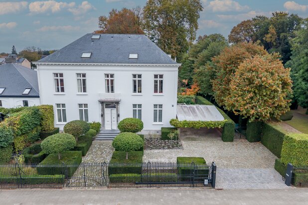 Karaktervol herenhuis op een perceel van 1645 m².