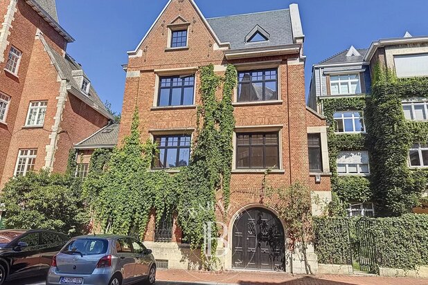 Tegenover de Abdij van Ter Kameren – Exclusieve herenwoning met renovatieproject