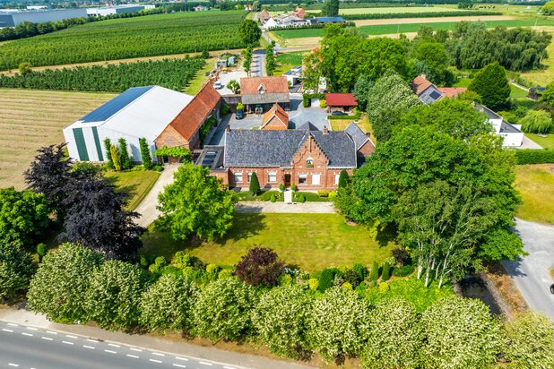 Karaktervolle historische hoeve te Sint-Eloois-Winkel 