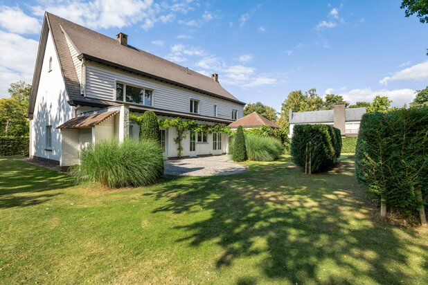 Ruime klassieke villa met zuid-tuin op toplocatie !