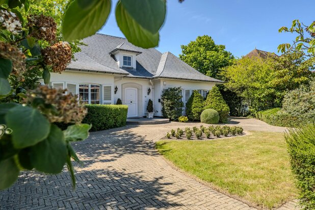 Magnifieke villa met zwembad langs de Spalaan te Oostende