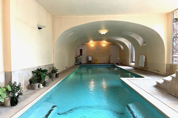 PRACHTIG LANDHUIS met BINNEN ZWEMBAD en 2 STUDIO'S!!