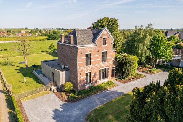 Karaktervol herenhuis met modern comfort in een groene, landelijke setting