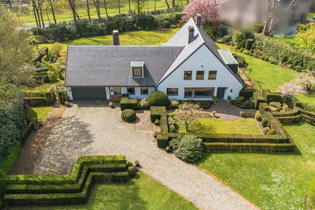 Riante villa op uniek bouwperceel te koop!