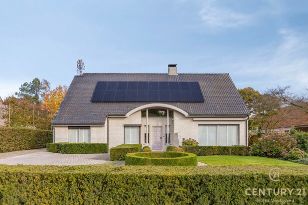 Ruime, gerenoveerde villa met fraaie tuin op ca 2420m²