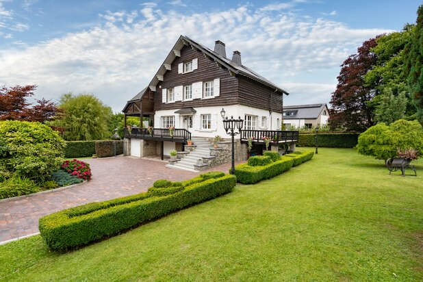 Maison 4 façades avec piscine et jardin à Bouillon