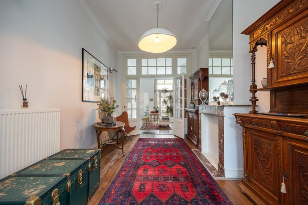 Prachtige gerenoveerde herenwoning van 341 m² in hartje Antwerpen met tal van mogelijkheden: combi wonen/werken of gedeeltelijke verhuurmogelijkheden