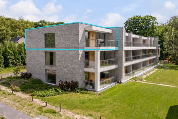 Exclusief en in het groen gelegen nieuwbouw penthouse onder registratierechten