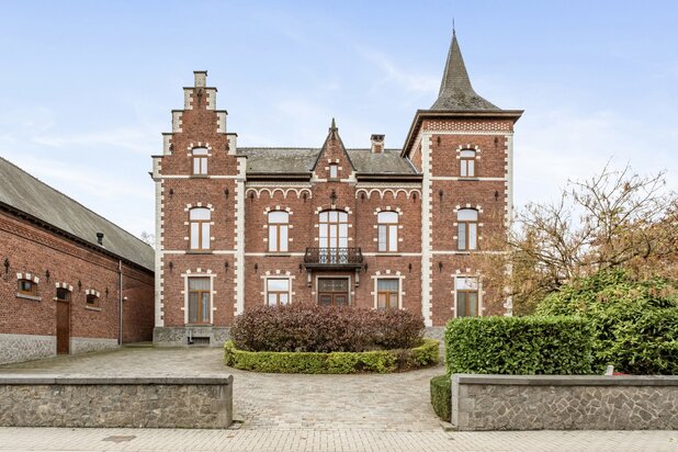 SUPERBE MAISON de MAITRE avec jardin cloturé.