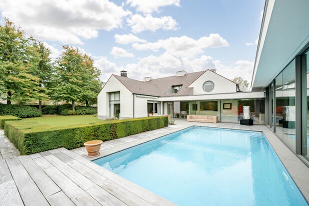 Topgelegen exclusieve luxe-villa met zwembad.
