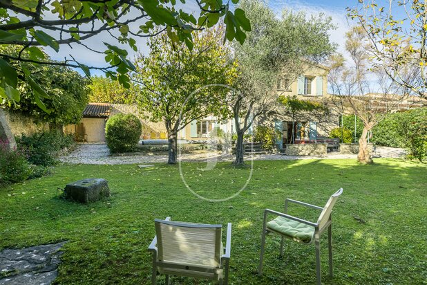 Village house with pool for sale near L’Isle-sur-la-Sorgue