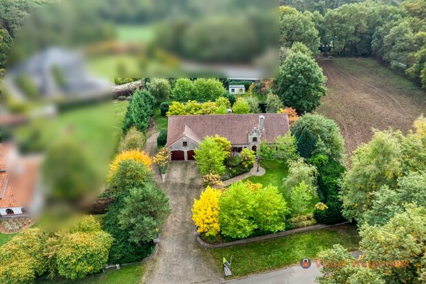 Prima onderhouden en ruime villa in Mol op een perceel van ca 30a !