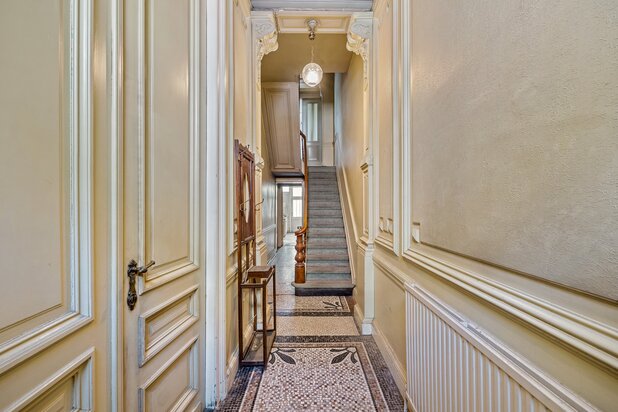 MATCHED: kevin@wellimmo.net voor meer info! Majestueuze en te renoveren herenwoning  (240m² bewoonbaar) met uitzonderlijke tuin op topligging te Zurenborg