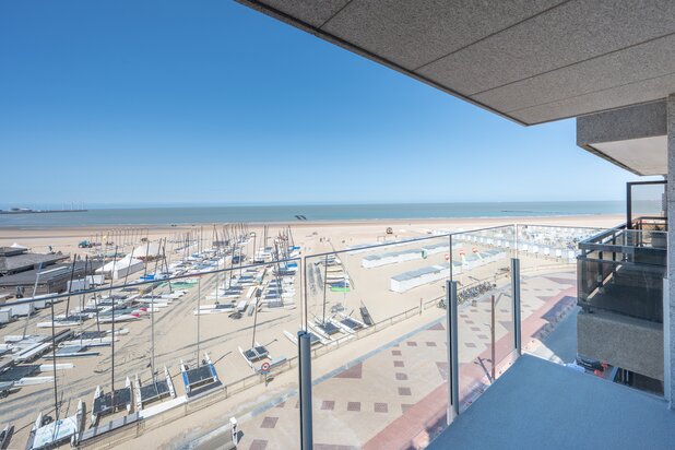 Appartement prêt à emménager avec vue mer frontale – Digue de Duinbergen