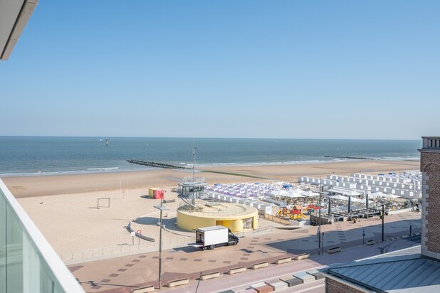 Appartement avec vue latérale sur la mer à un emplacement de choix – Lichttorenplein