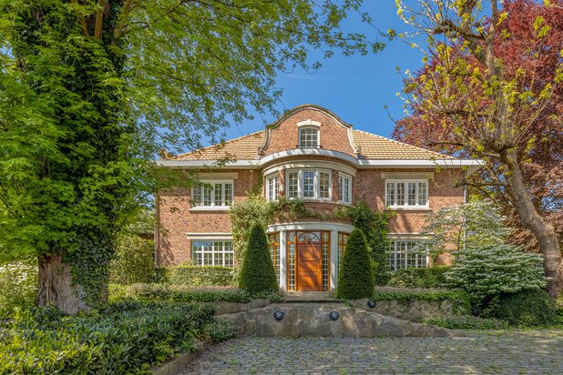 Charmante villa met zwembad op een mooi perceel 
