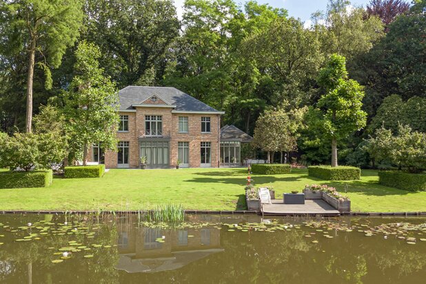Unieke villa op een parkdomein van ca. 9.847 m²!