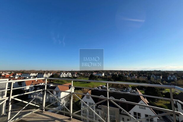 Penthouse with golf and Zoute villa views, on the Kustlaan