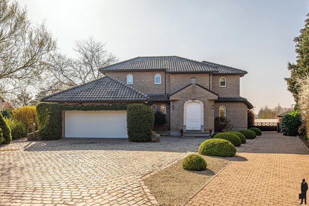 Exclusieve mediterraanse villa met 3 slaapkamers, 3 badkamers en parktuin op 3.805 m²
