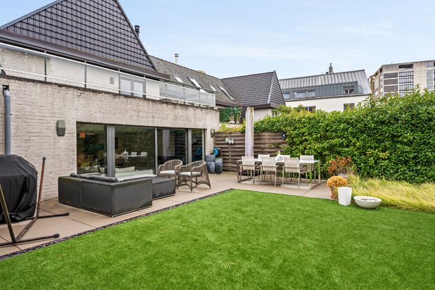 Luxe triplex met ruim dakterras in Theaterbuurt