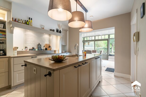 Villa exclusive de 393 m² sur 28a23ca avec piscine et spa.