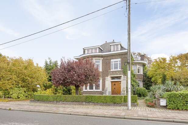 Vrijstaande woning met grote tuin te koop in SKW