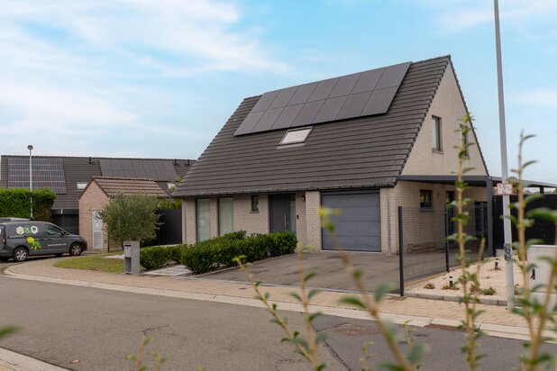 Villa uit 2016 met 5 slaapkamers op een perceel van 602 m².