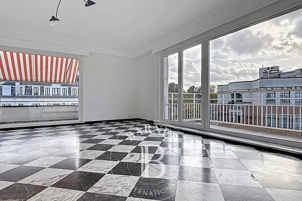 Elsene- Penthouse 149m2 3 slaapkamers- terras-Parking