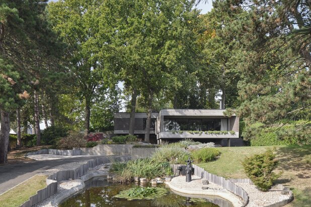 Maison brutaliste avec jardin à Hekelgem