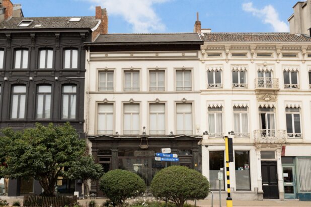 Schitterende herenwoning met stadstuin en parking