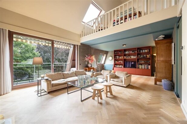 Smaakvol gerenoveerd zeer ruim appartement 250m² bij Koningshof-Schotenhof.