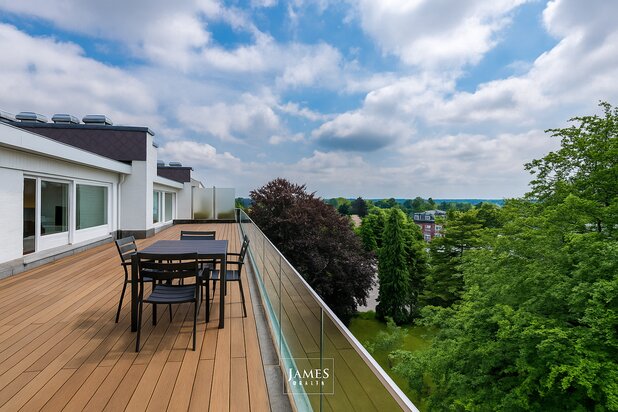 Penthouse avec terrasses et garage dans le quartier Observatoire