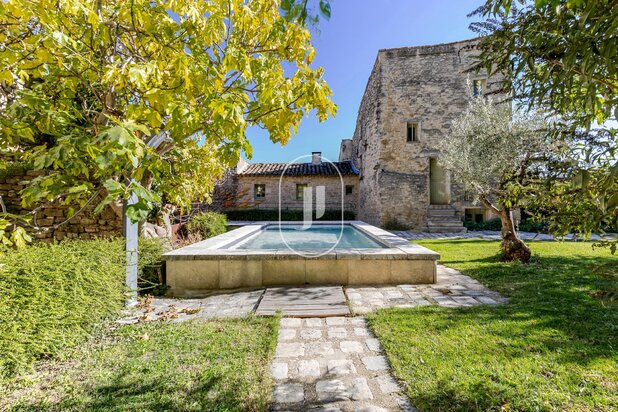Village house with swimming pool and separate studio - Exclusive listing