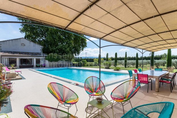 Beautiful property with a swimming pool for sale near l'Isle sur la Sorgue