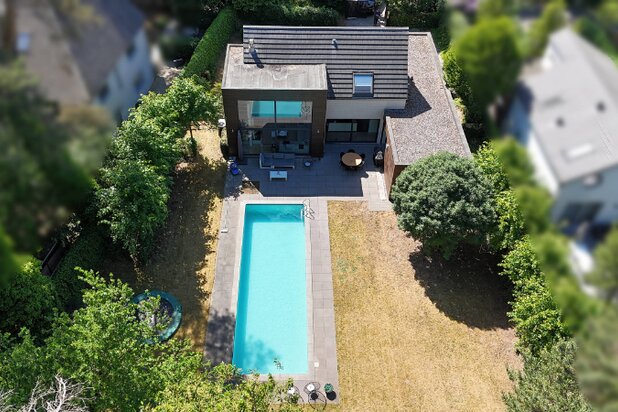 Moderne villa van 230m² op 14a08ca met openluchtzwembad