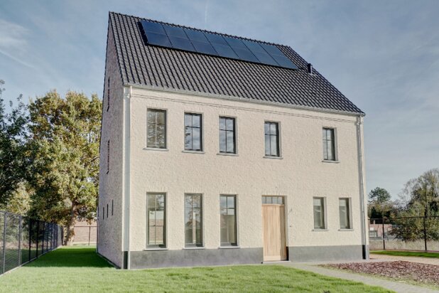 Ruime luxe nieuwbouwvilla van 368m² op 6 are 36 ca